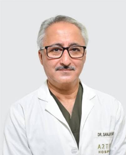 Dr. Sanjay Sarup – Expert in Paediatric Orthopaedics, Scoliosis & Spine Surgery